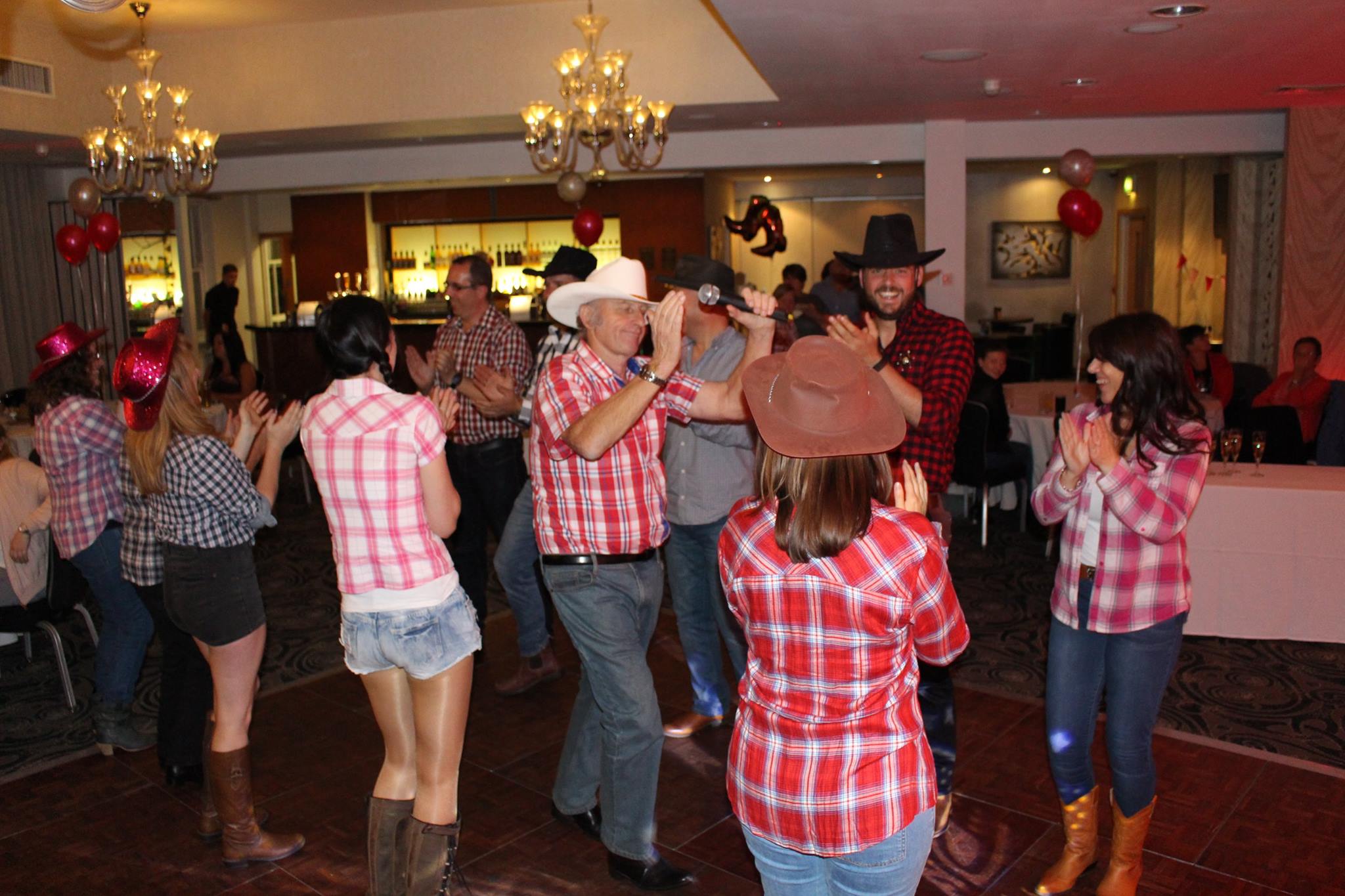 BARN DANCE CALLER IN HAMPSHIRE FOR A GREAT NIGHT